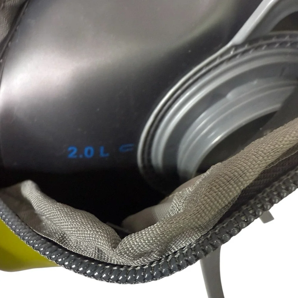 Vintage Outdoor Products Hydration Pouch Pack Neon Yellow/Gray 2 L Capacity‎